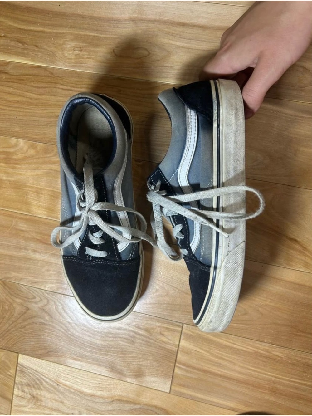 Vans Kids Low-Top Sneakers in Black and Gray